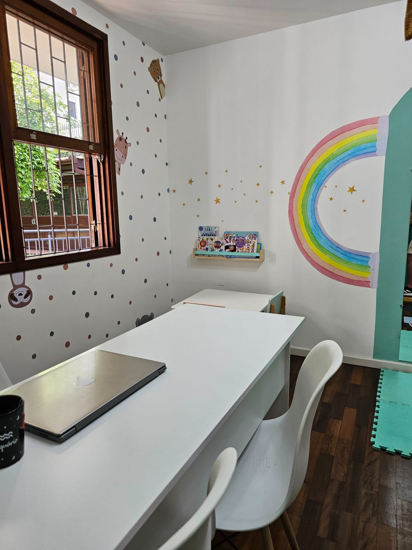 Sala da Eliz, prateleira temática