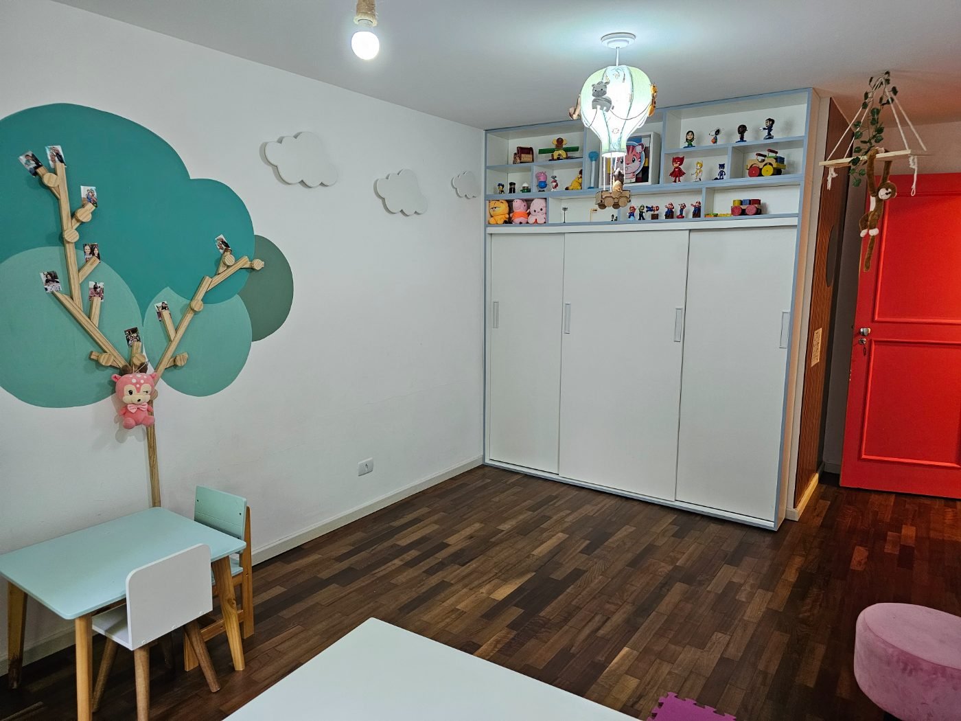Sala da Lilian, prateleira